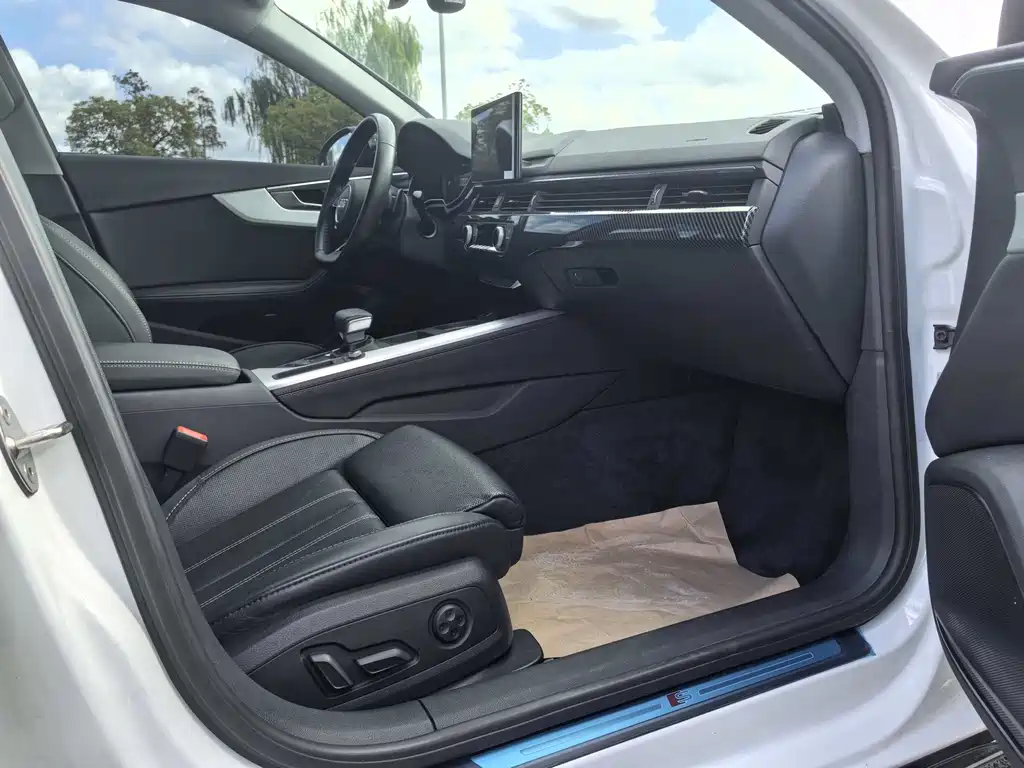 Audi A4 2023