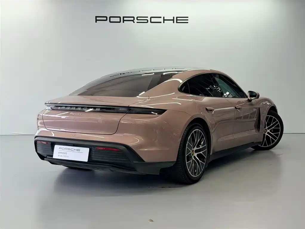 Porsche Taycan 2022