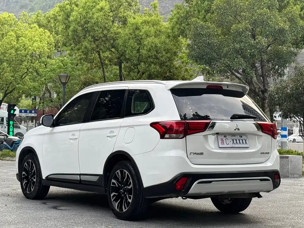 Mitsubishi Outlander 2021