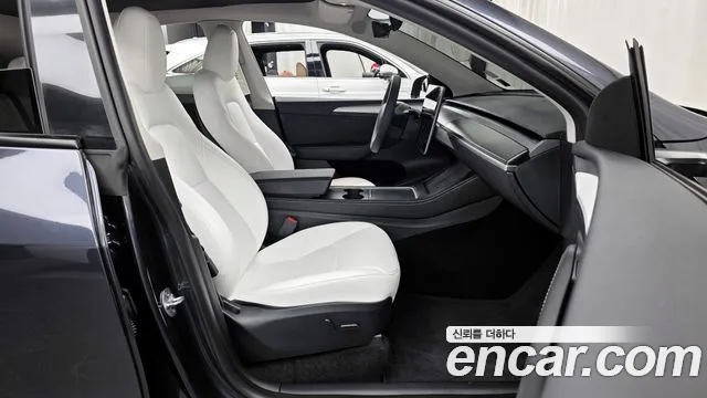 Tesla Model Y 2024