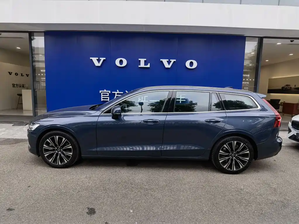 Volvo V60 2024