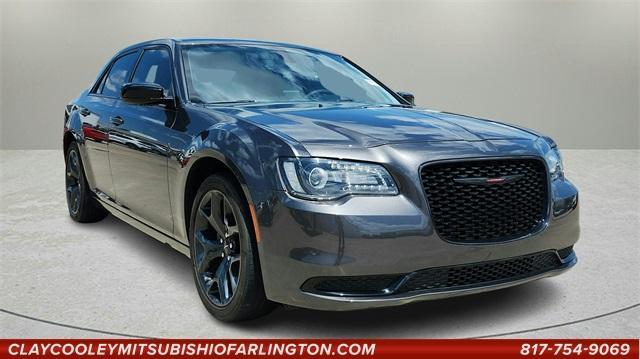 Chrysler 300 2023