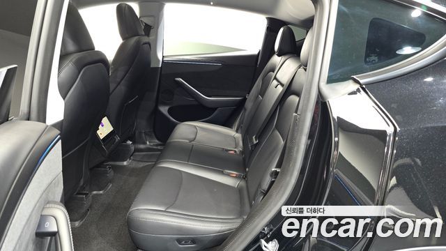 Tesla Model Y 2025