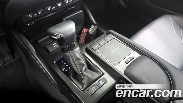 Lexus ES 2021