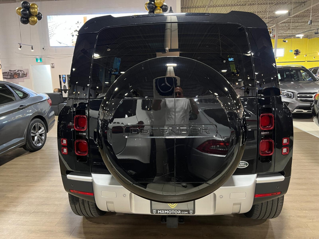 Land Rover Defender 2023