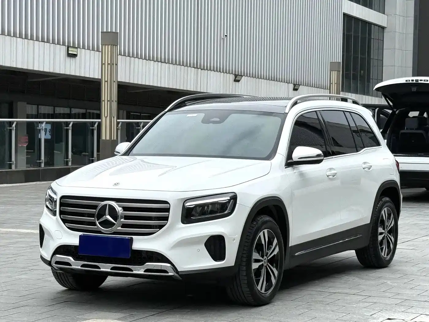 Mercedes-Benz GLB 2023