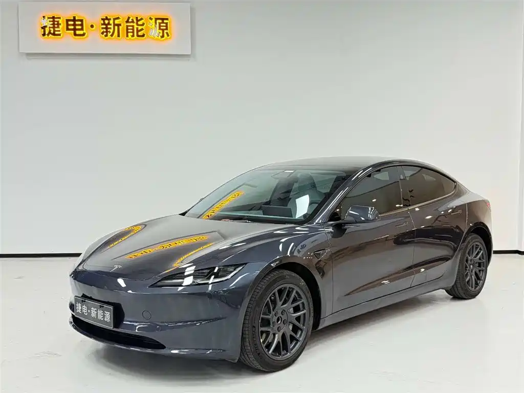 Tesla Model 3 2024
