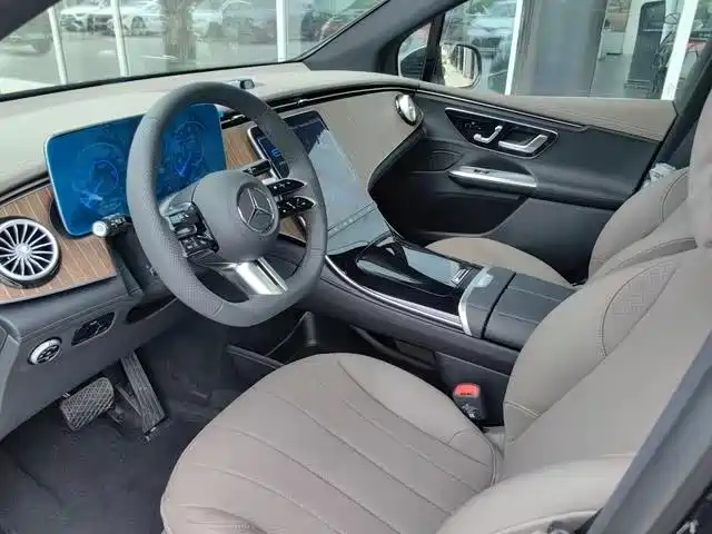 Mercedes-Benz EQE SUV 2025