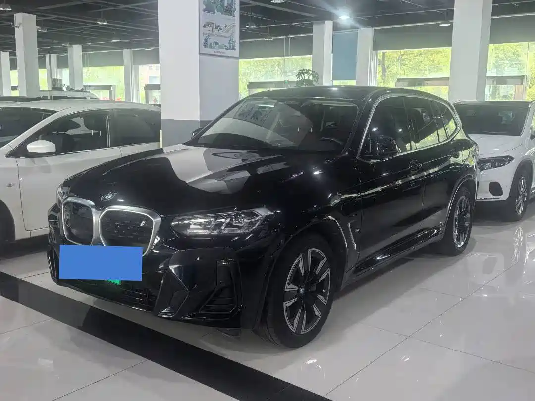 BMW iX3 2024