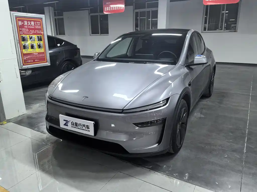 Tesla Model Y 2025