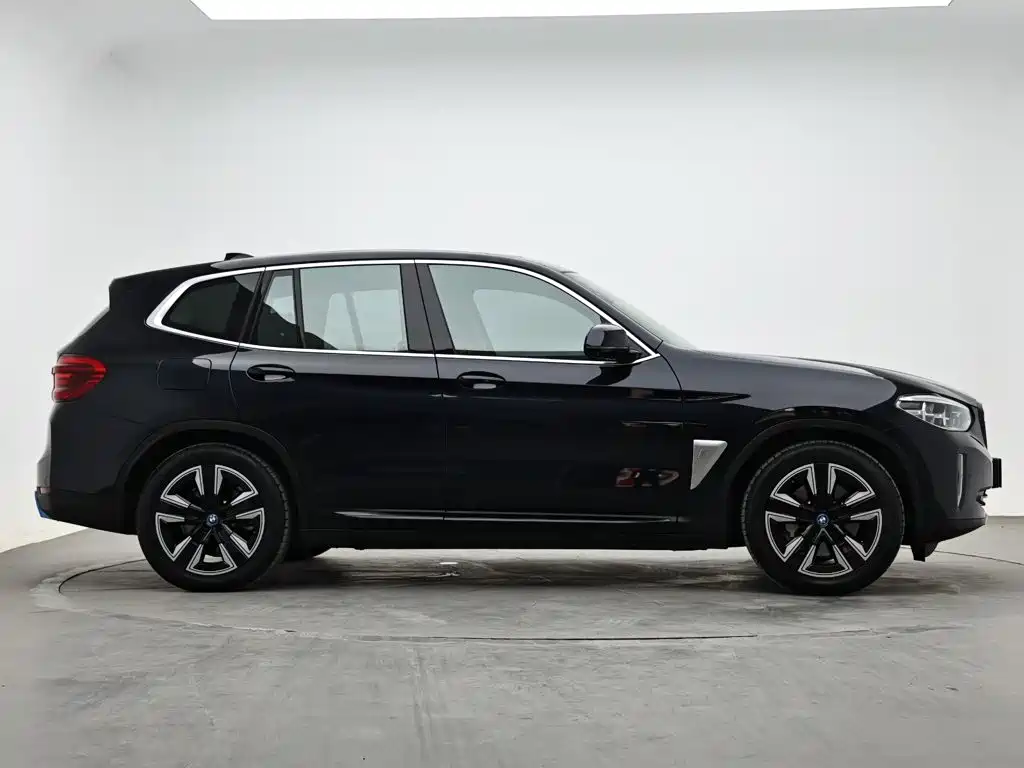 BMW iX3 2021