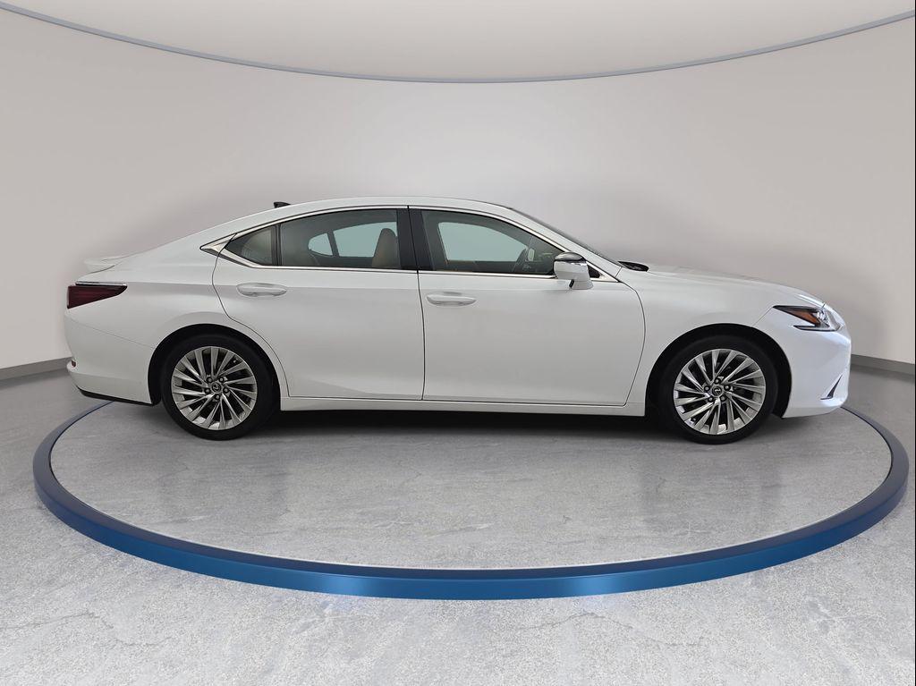 Lexus ES 2022