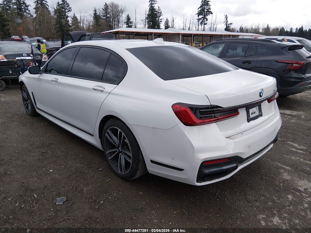BMW 750 2022