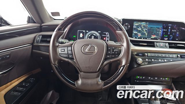Lexus ES 2020