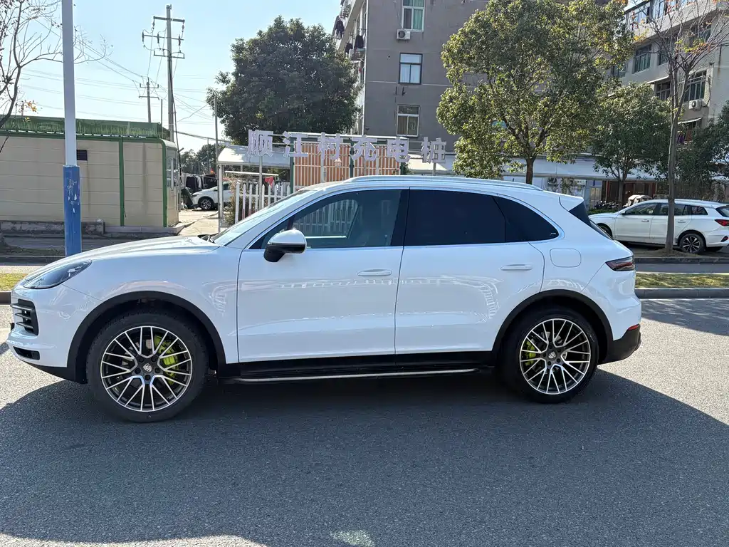 Porsche Cayenne 2021
