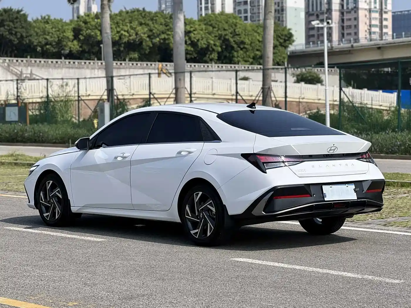 Hyundai Elantra 2024