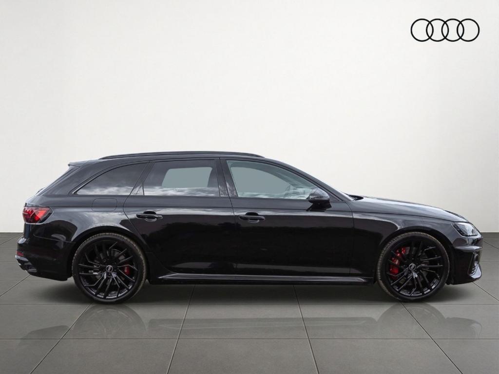 Audi RS4 2024