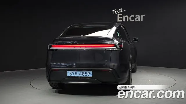 Tesla Model Y 2025