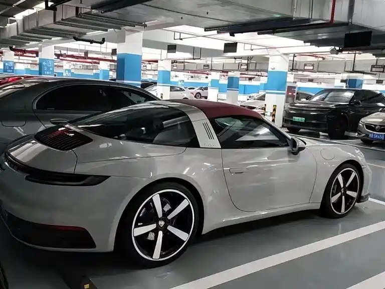 Porsche 911 2023