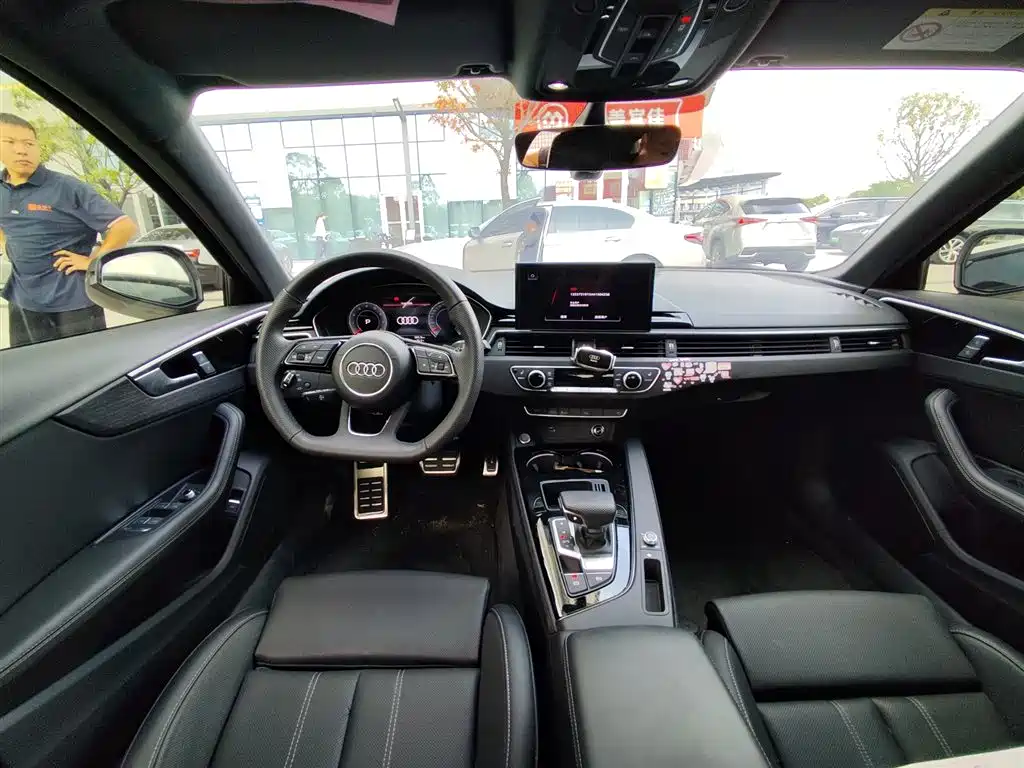 Audi A4 2025