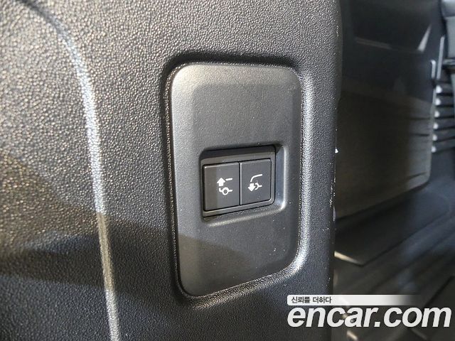 Land Rover Defender 2022
