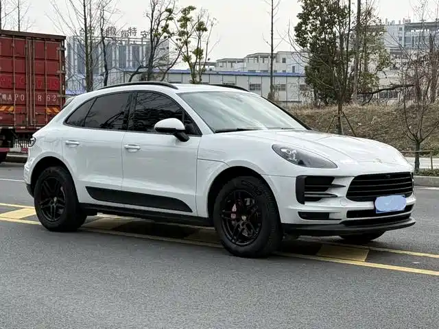 Porsche Macan 2021
