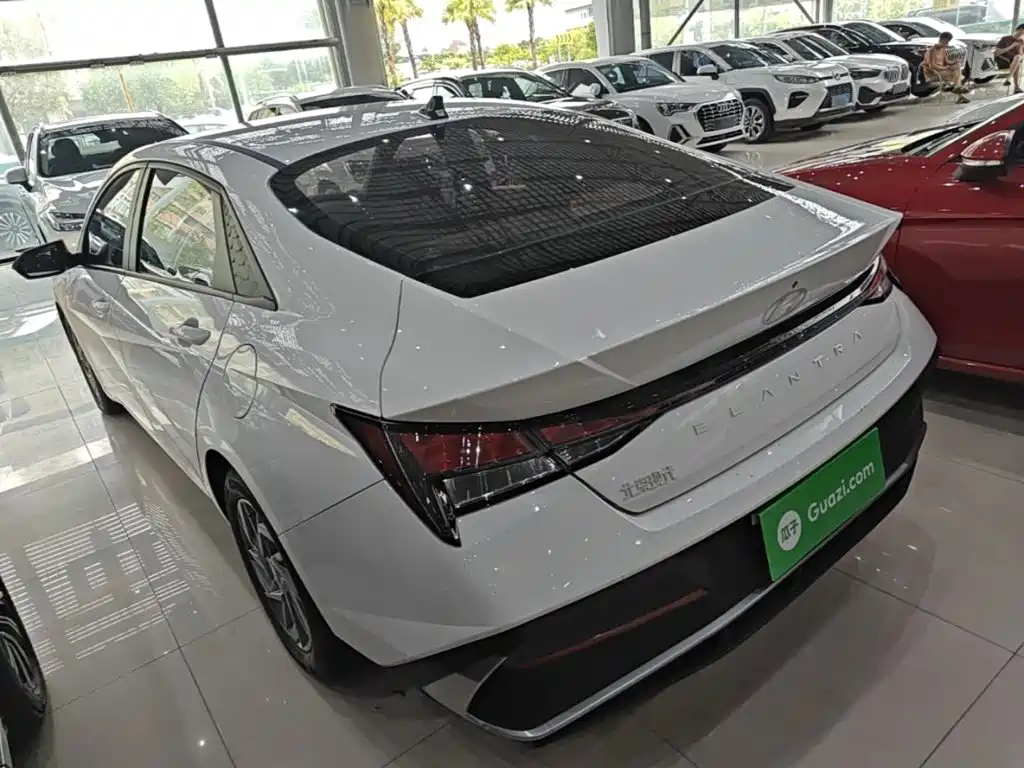 Hyundai Elantra 2025
