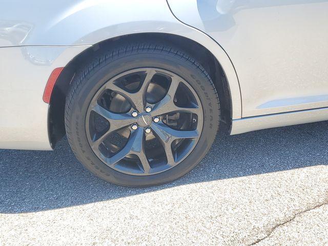 Chrysler 300 2022