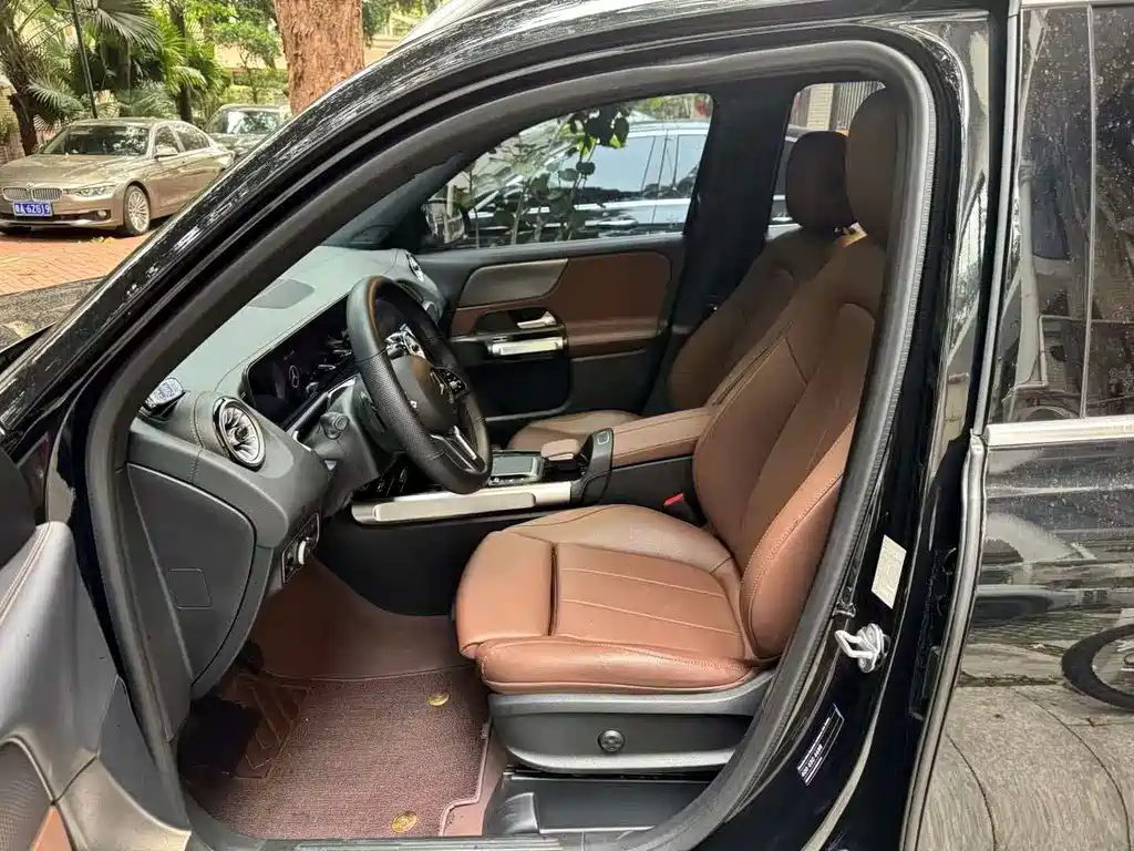 Mercedes-Benz GLB 2023