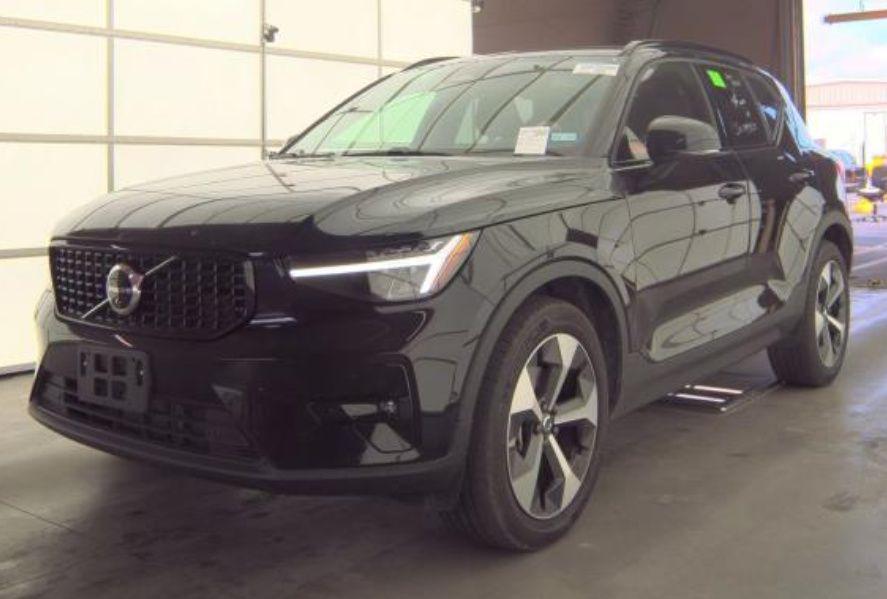 Volvo XC40 2025