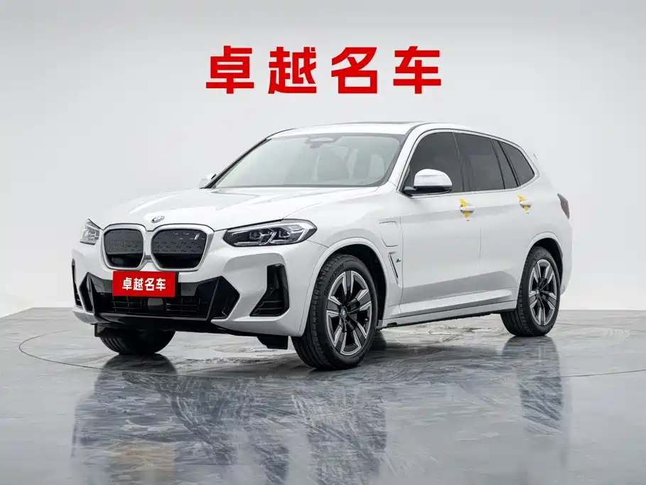 BMW iX3 2025