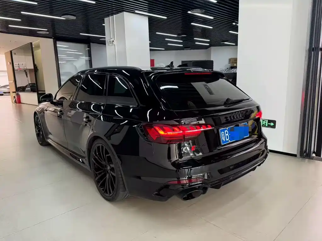 Audi RS 4 2022
