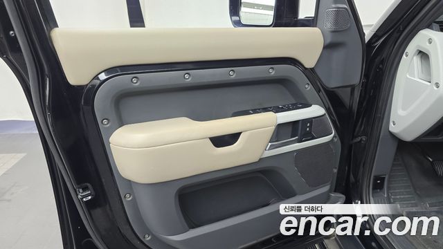 Land Rover Defender 2021