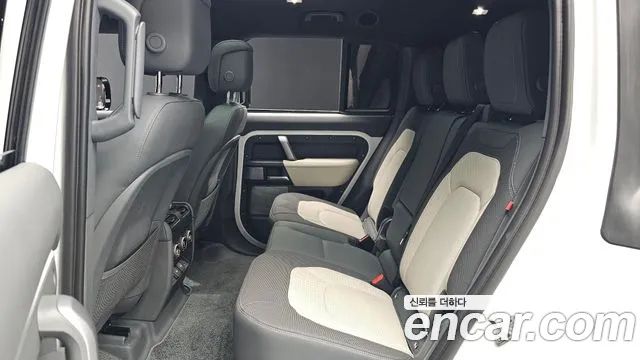 Land Rover Defender 2023