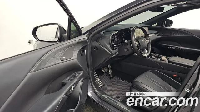 Lexus RX 2023