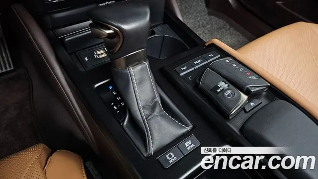 Lexus ES 2020