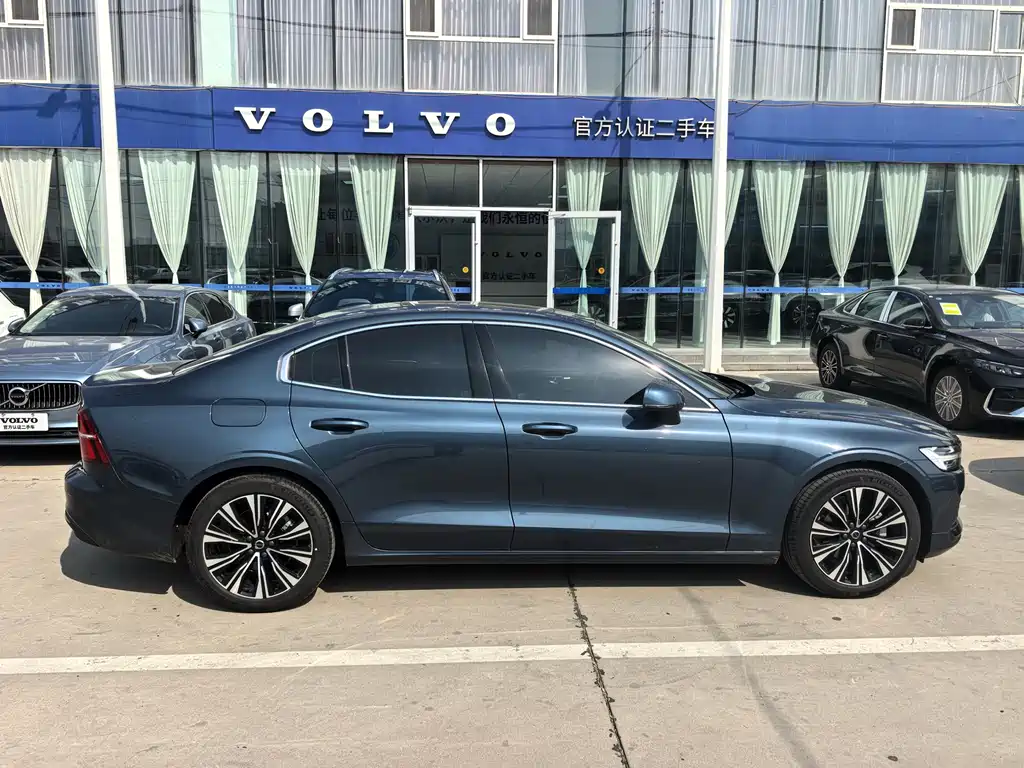 Volvo S60 2023