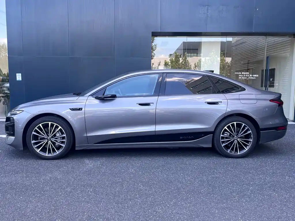 Audi e-tron 2025