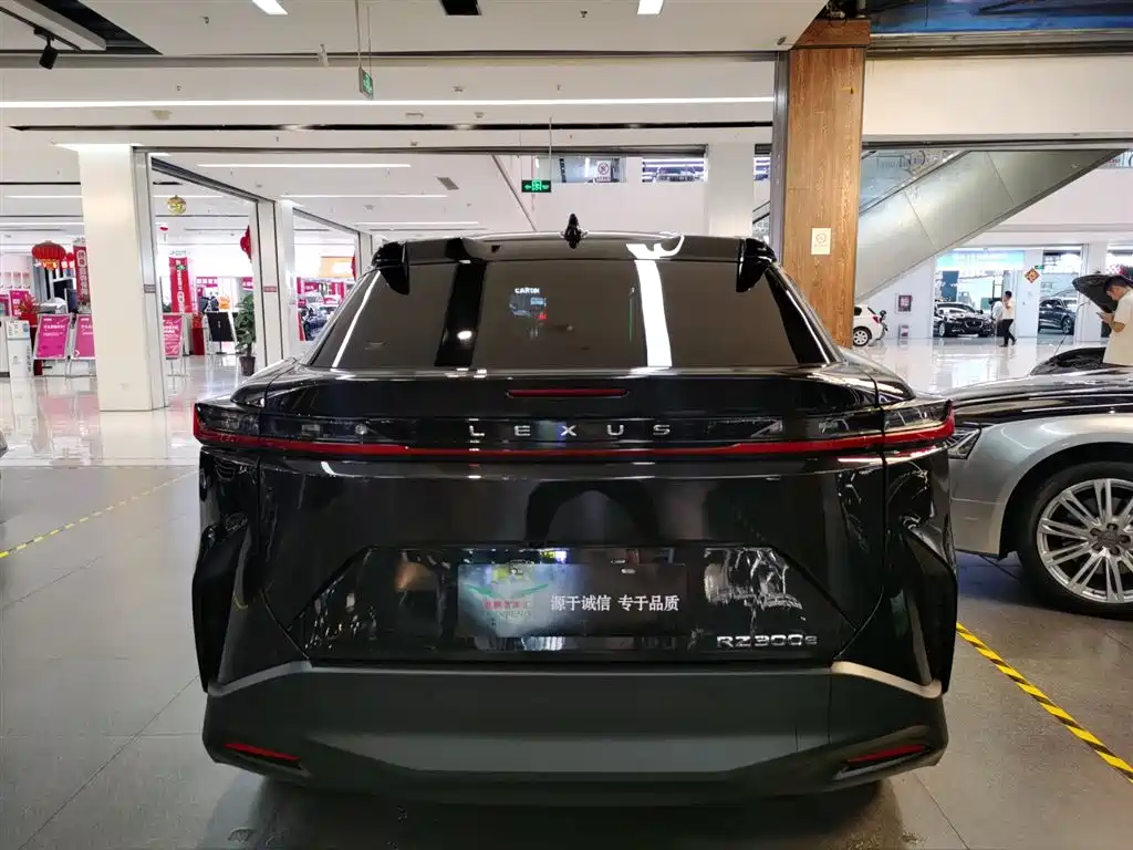 Lexus RZ 2024