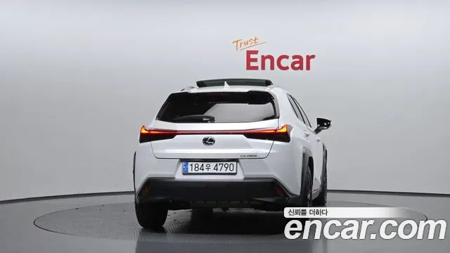 Lexus UX 2023