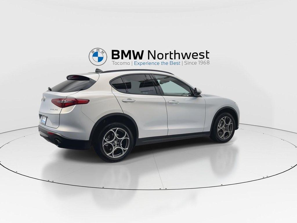 Alfa Romeo Stelvio 2023