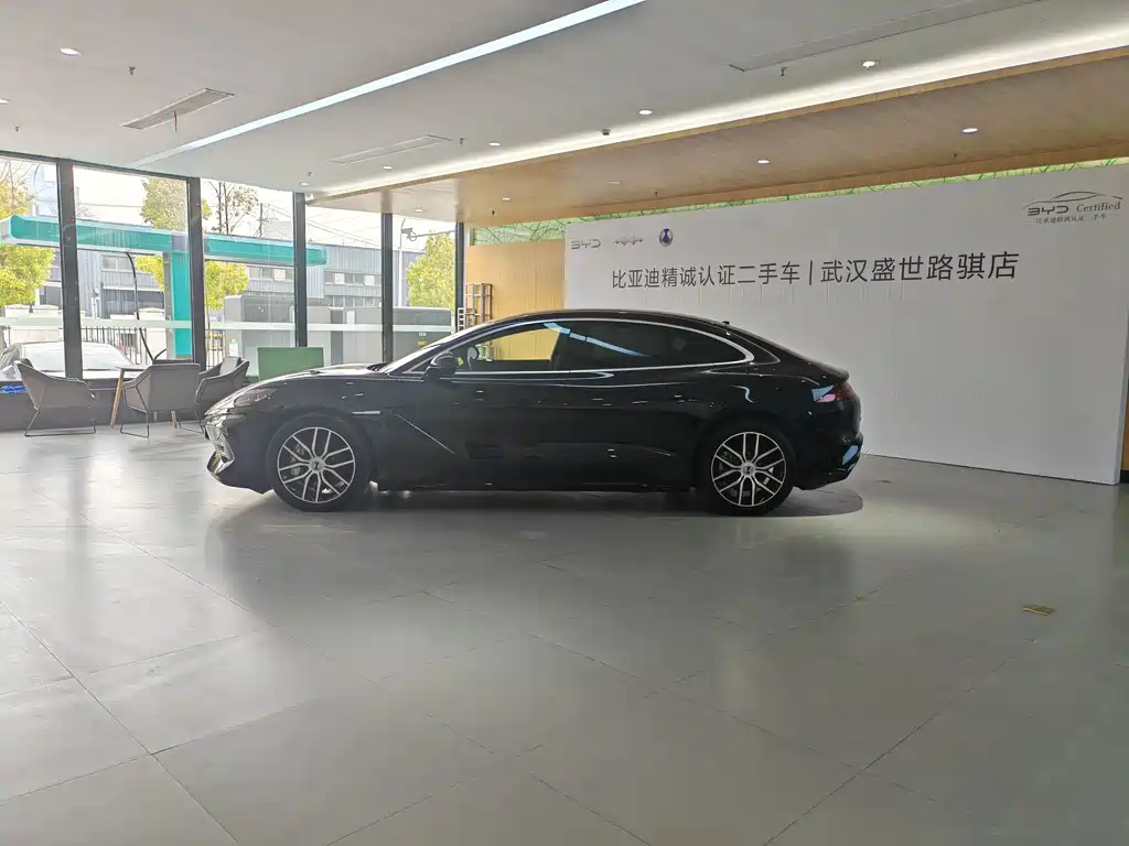 Denza Z9 2024