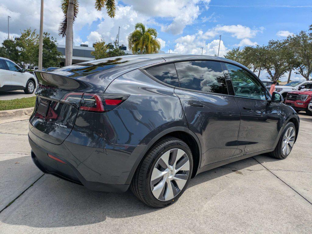 Tesla Model Y 2024