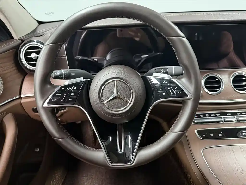 Mercedes-Benz E-Класс 2023
