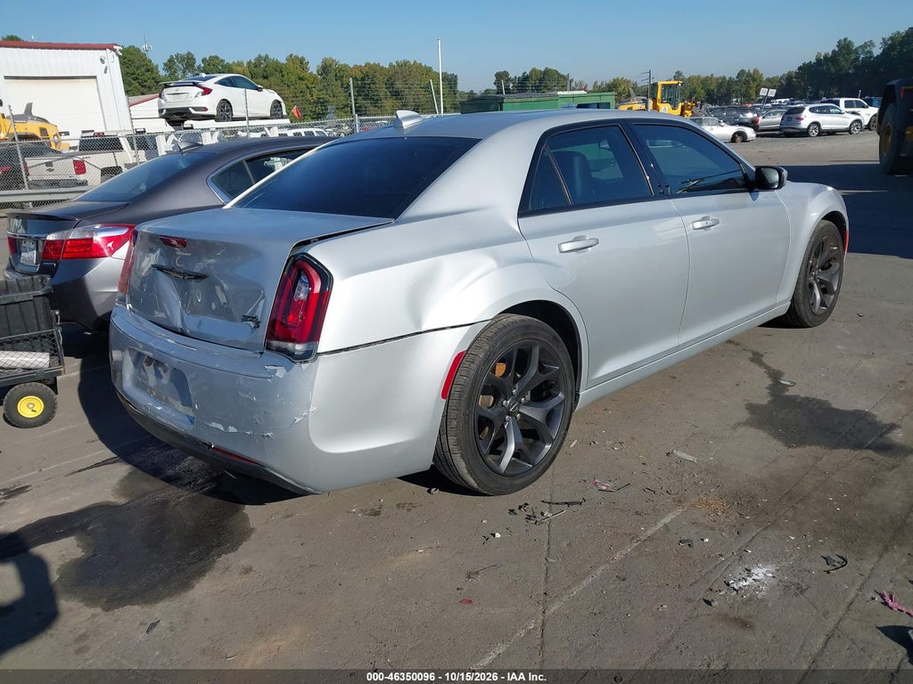 Chrysler 300 2021