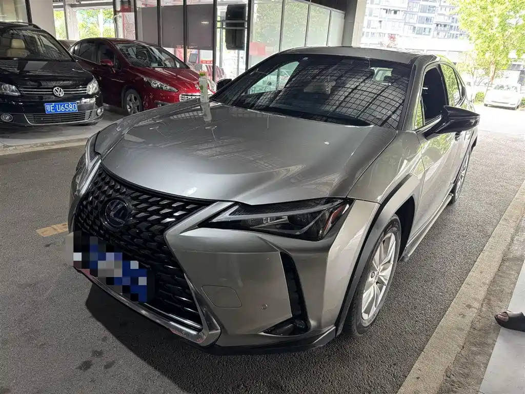 Lexus UX 2021
