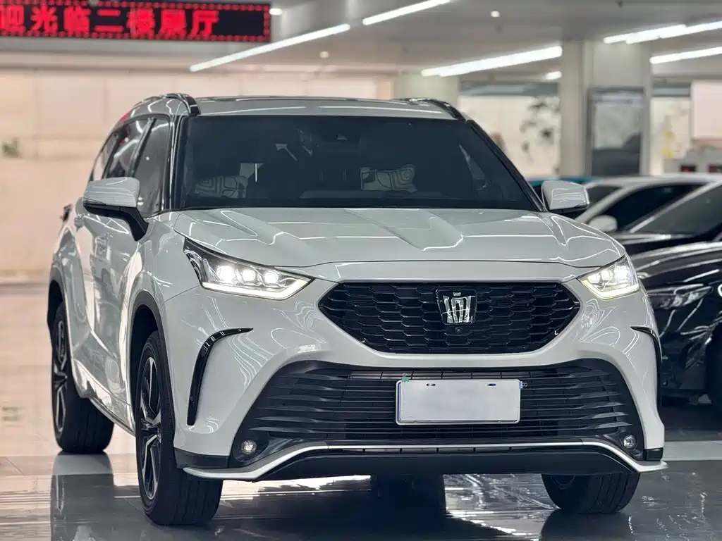 Toyota Crown Kluger 2023
