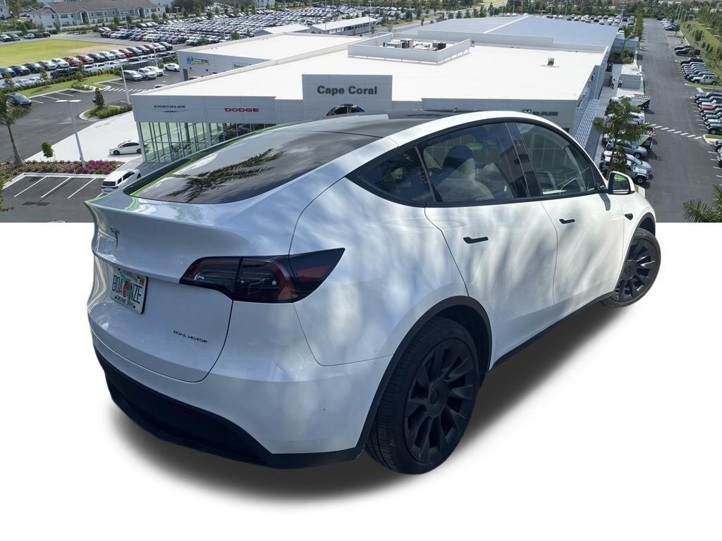 Tesla Model Y 2024