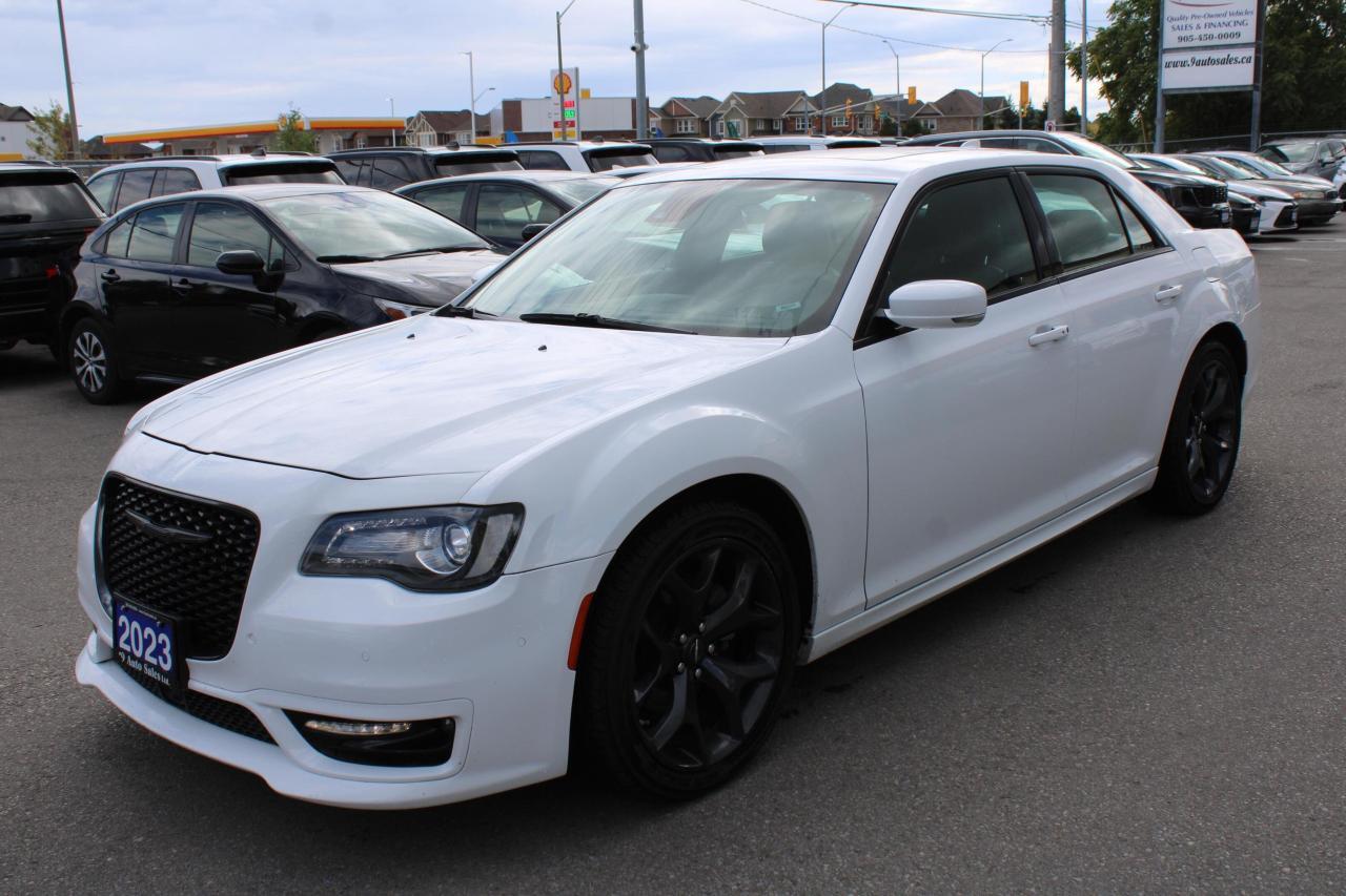 Chrysler 300 2023