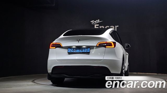 Tesla Model Y 2023